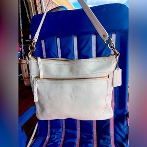 COACH PURSE ❤️❤️ATTN: THIA ITEM SHIPS FOR 4.99 BUT ONLY FOR A LIMITED TIME!!